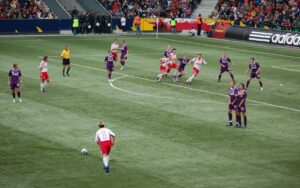 Đá phạt gián tiếp là gì trong bóng đá