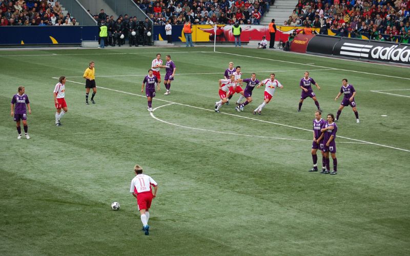 Đá phạt gián tiếp là gì trong bóng đá