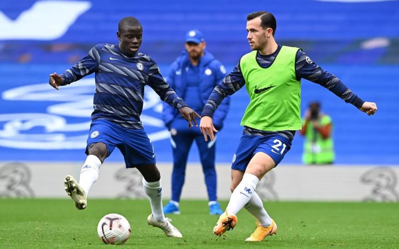 Vai trò tiền vệ phòng ngự trong đội hình