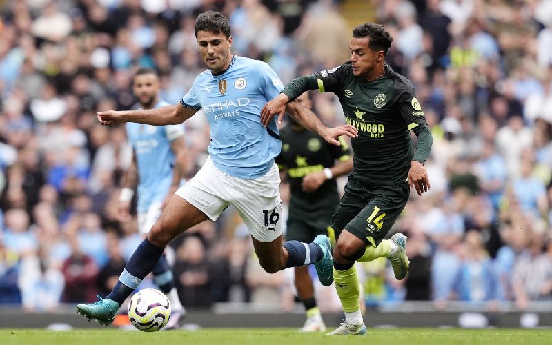 Tiền vệ phòng ngự là gì trong bóng đá