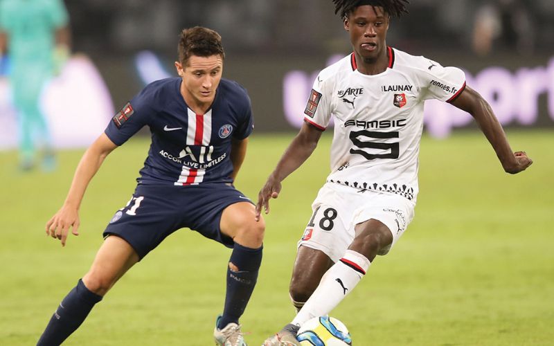 Vai trò tiền vệ trung tâm trong thế trận