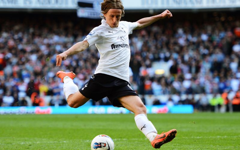 Tiền vệ trung tâm là gì trong bóng đá